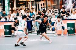 九游体育-篮球精英联赛激战连连，球队球员实力逐渐显露的简单介绍