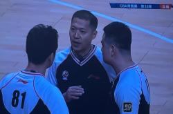 -传奇教练突然宣布引退，球队惊讶不已