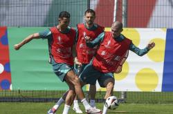 九游体育入口-关键比赛中球队实力强劲，轻松取胜对手