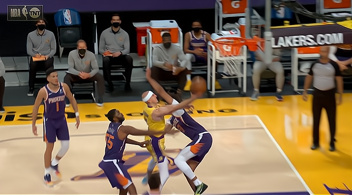 精妙技巧频现，球员实力逐渐凸显