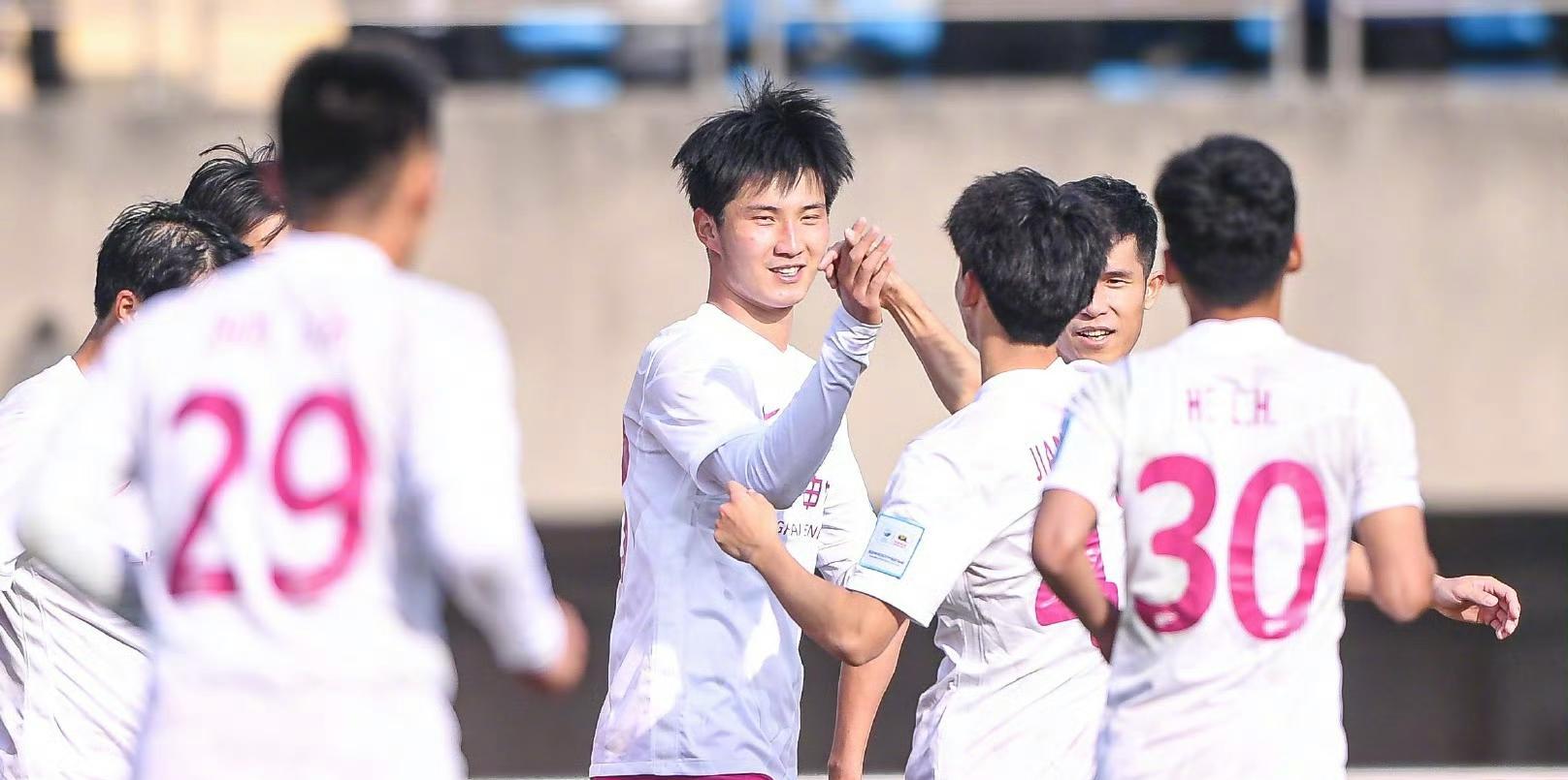 包含上海申花险过悬崖，成功晋级下一轮比赛的词条