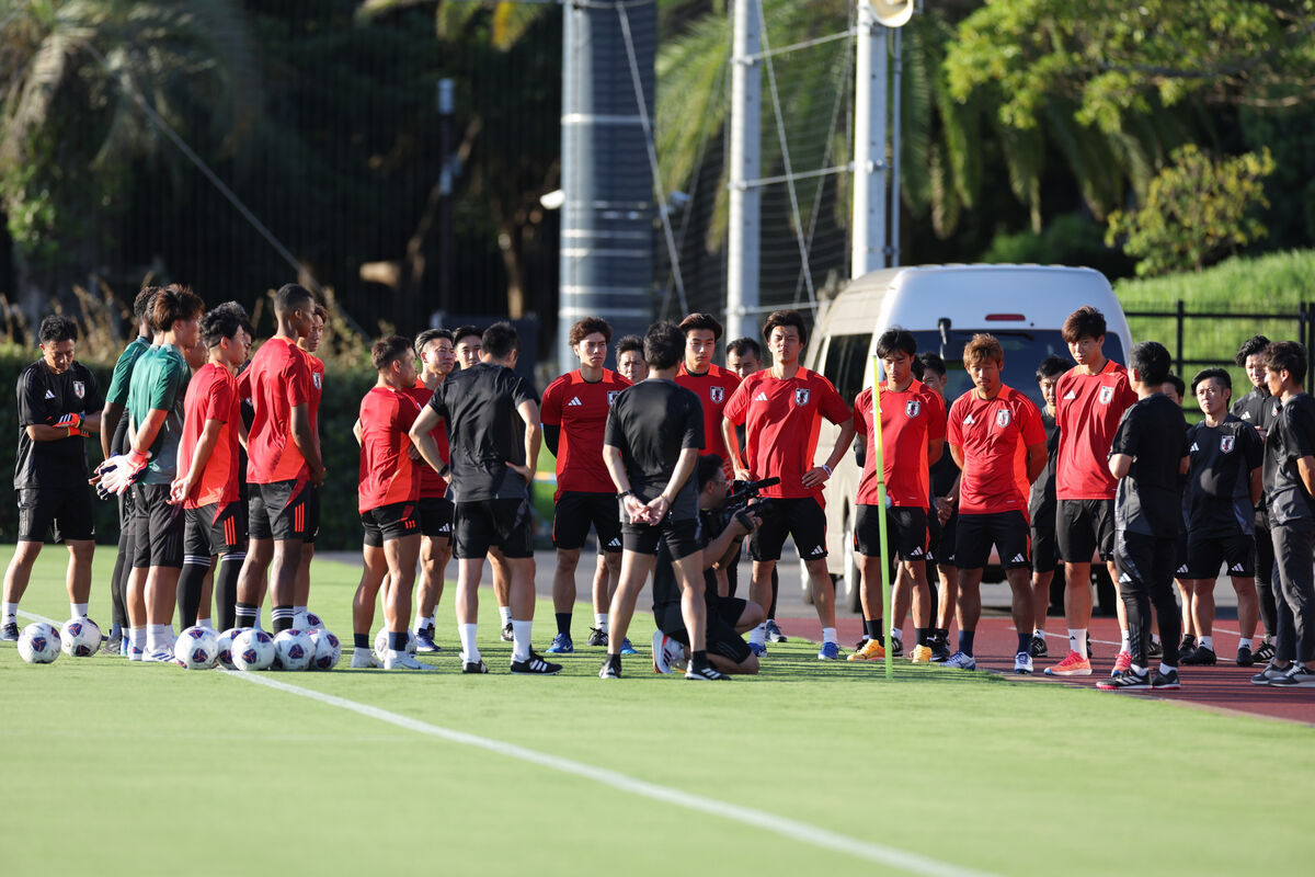 足球俱乐部备战新赛季主力球员动向的简单介绍