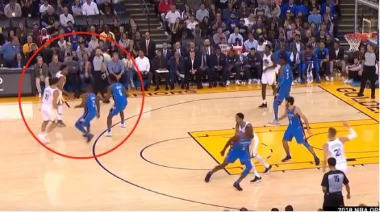 包含心有灵犀！球员们在比赛中互相呼应配合无间的词条