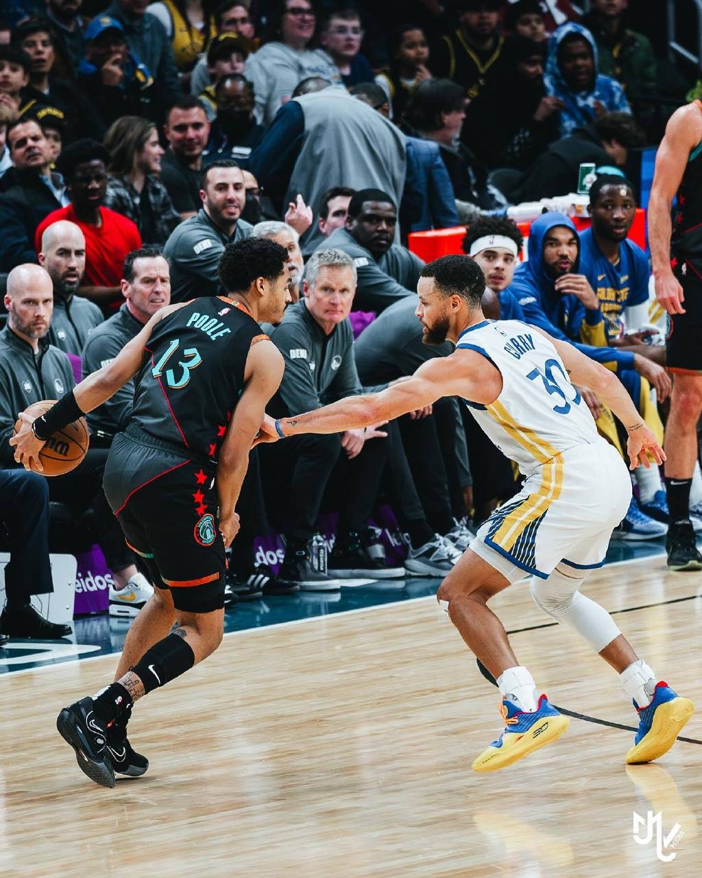 勇士主帅高效调整，球队遥遥领先西部