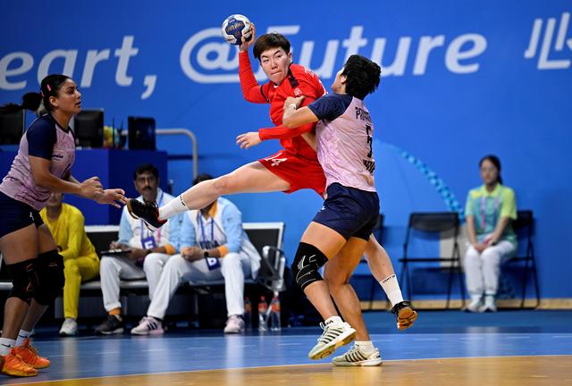 乌克兰队在手球比赛中表现出色