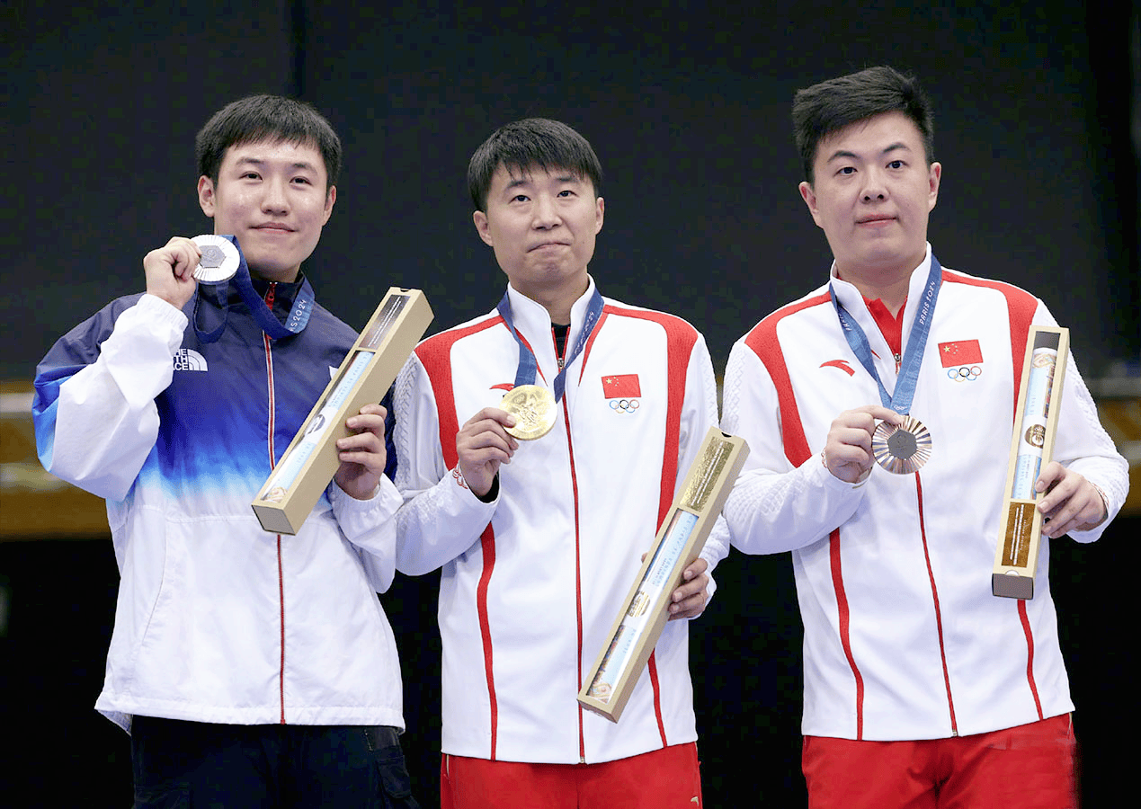 包含射击选手喜获铜牌,神枪手实力不凡的词条 包含射击选手喜获铜牌,神枪手实力不凡的词条