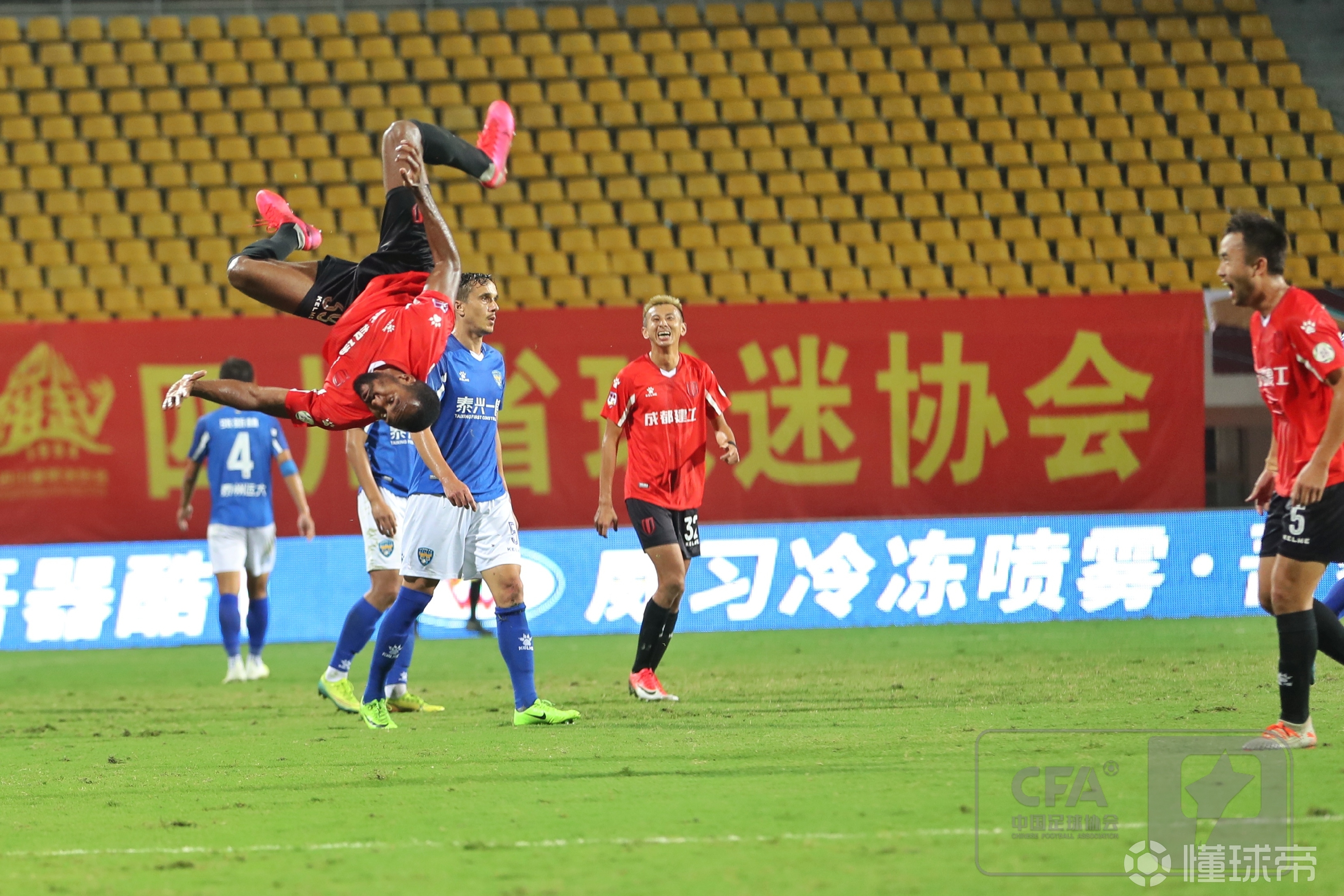 江苏队在比赛中全力以赴，勇夺一场胜利的简单介绍