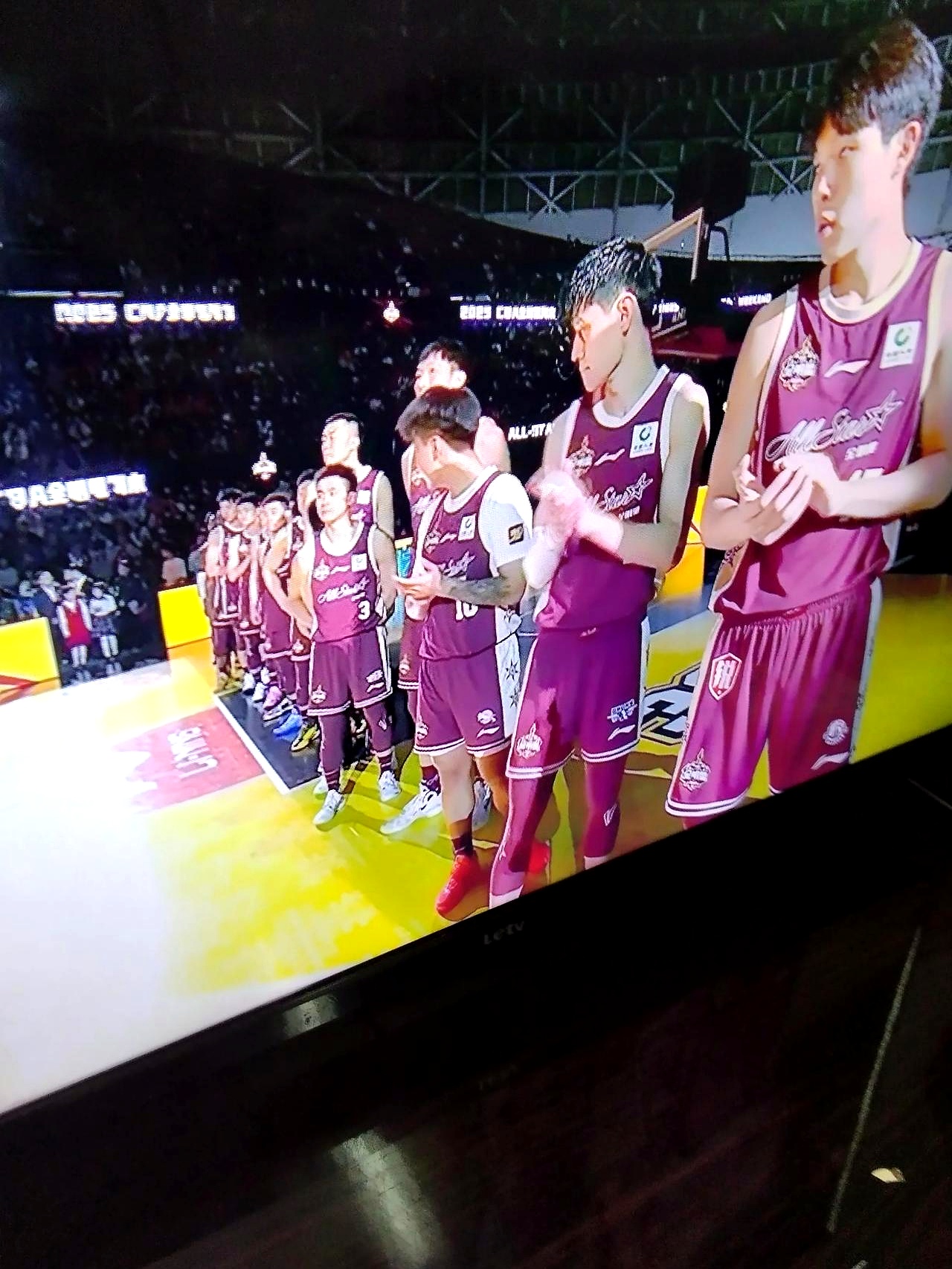 江苏队在比赛中全力以赴，勇夺一场胜利的简单介绍