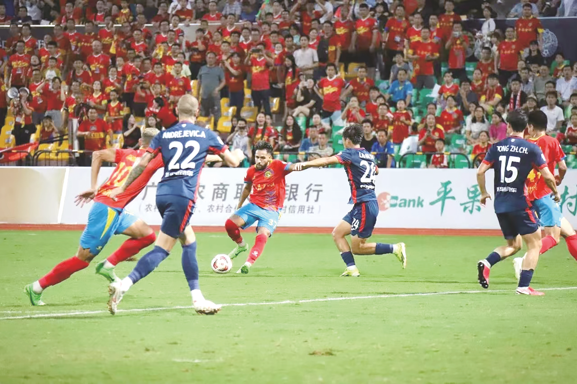 广西男篮在比赛中表现抢眼，高效进攻