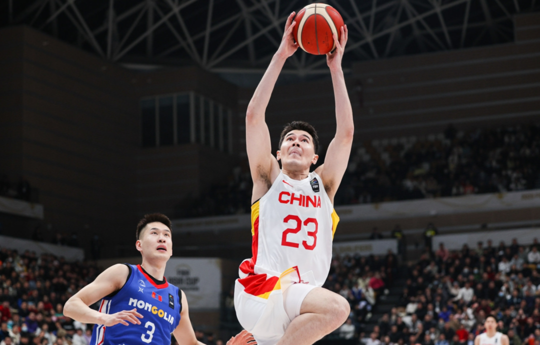 广西男篮在比赛中表现抢眼，高效进攻