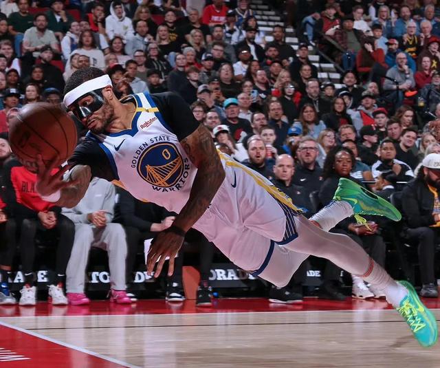 开拓者力克快船，利拉德压哨绝杀锁定胜局！的简单介绍