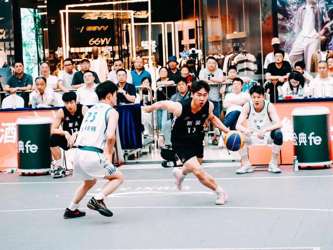 篮球精英联赛激战连连，球队球员实力逐渐显露的简单介绍