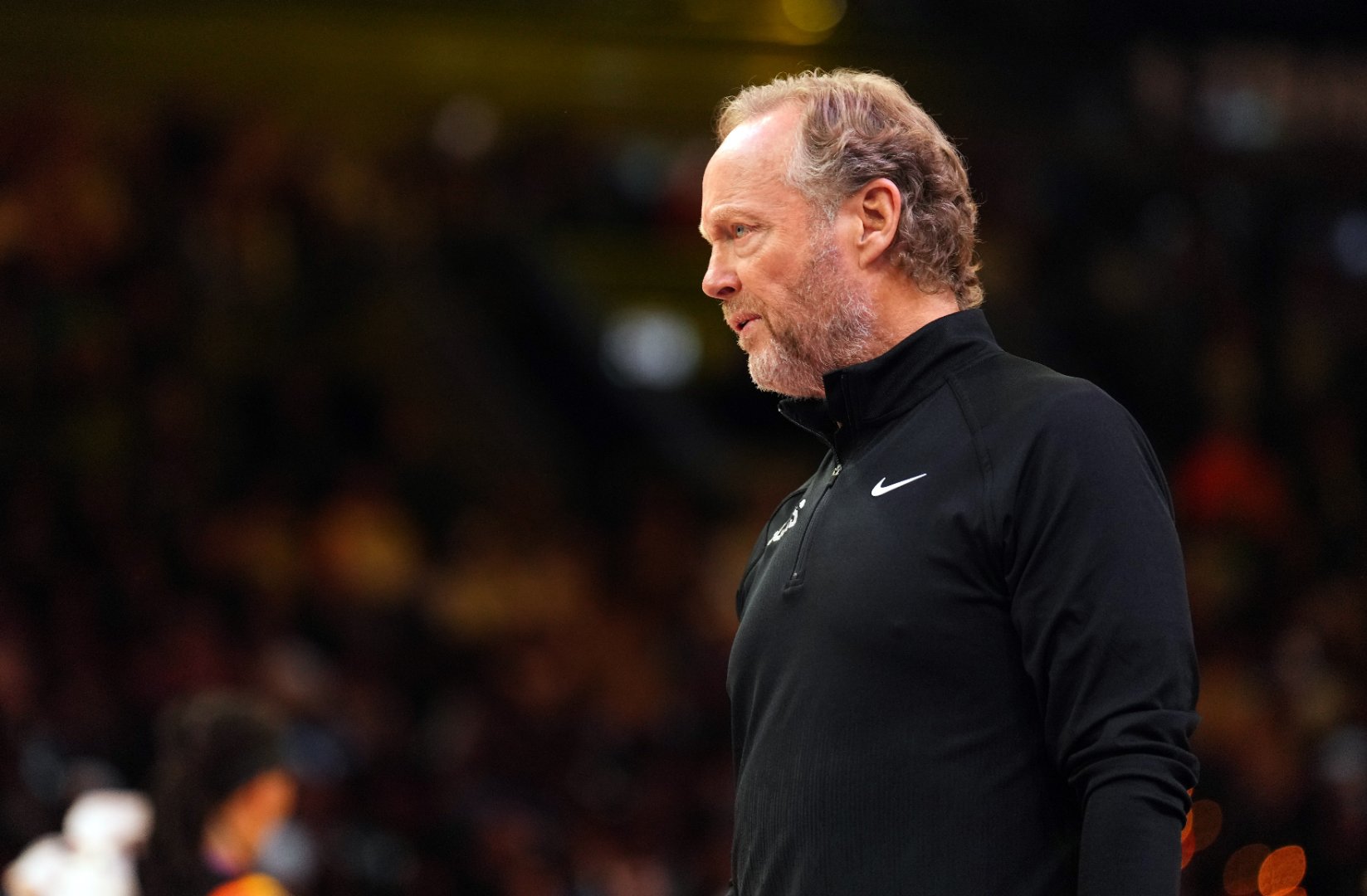 NBA球队在比赛中发挥低迷，主教练表示失望