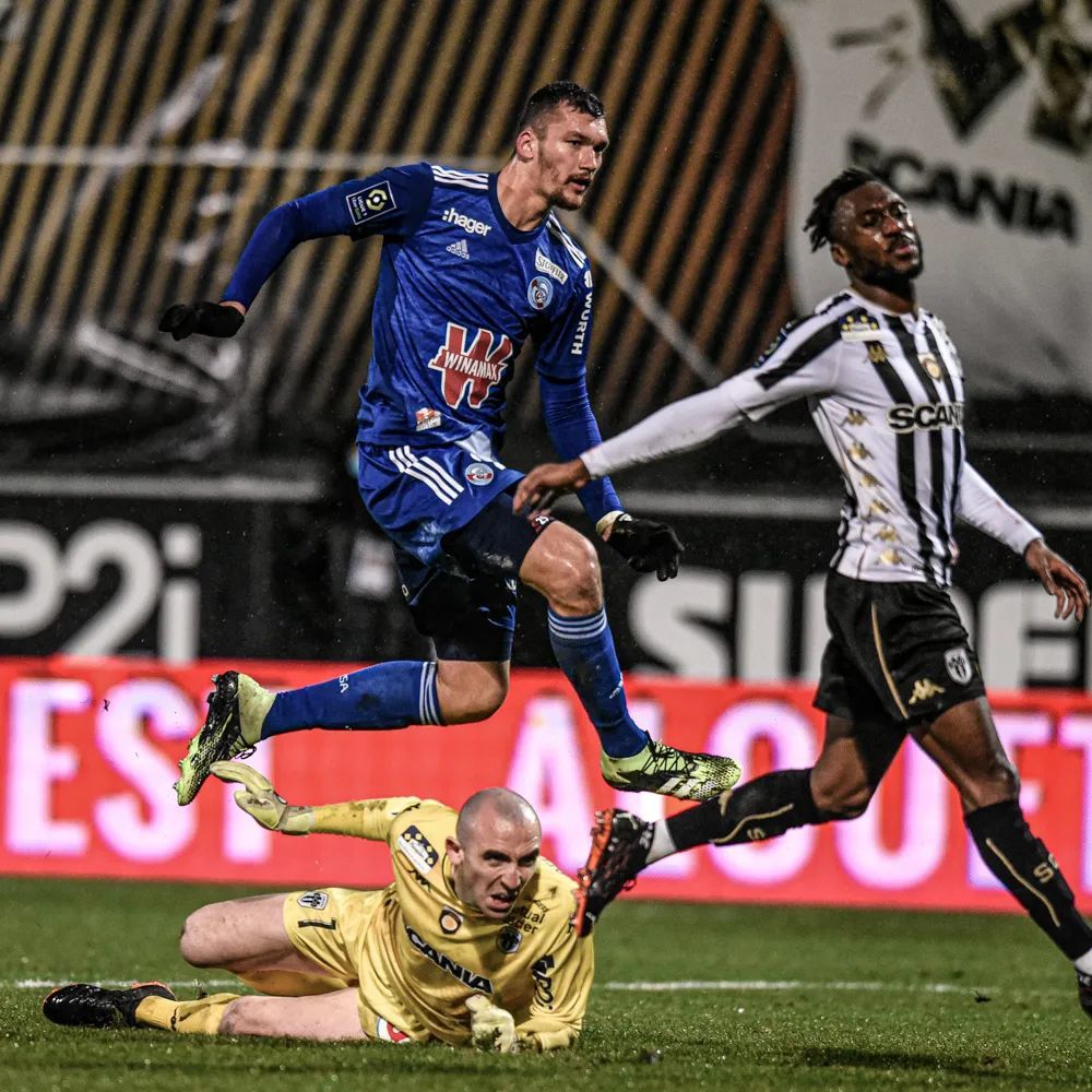 里尔客场横扫，领跑地位再度稳固的简单介绍