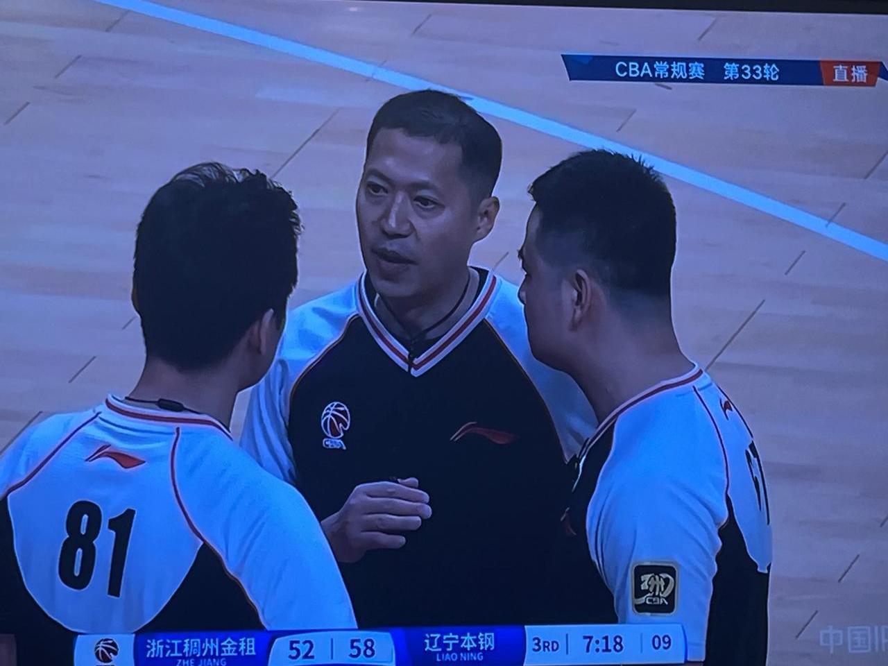 传奇教练突然宣布引退,球队惊讶不已 传奇教练突然宣布引退,球队惊讶不已