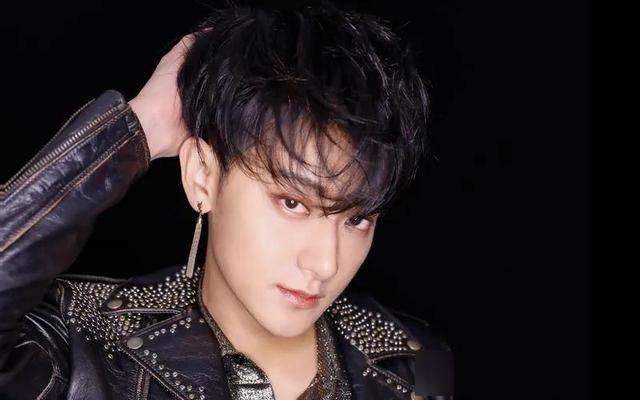 俄罗斯球队新晋明星崭露头角,成为焦点人物 俄罗斯球队新晋明星崭露头角,成为焦点人物