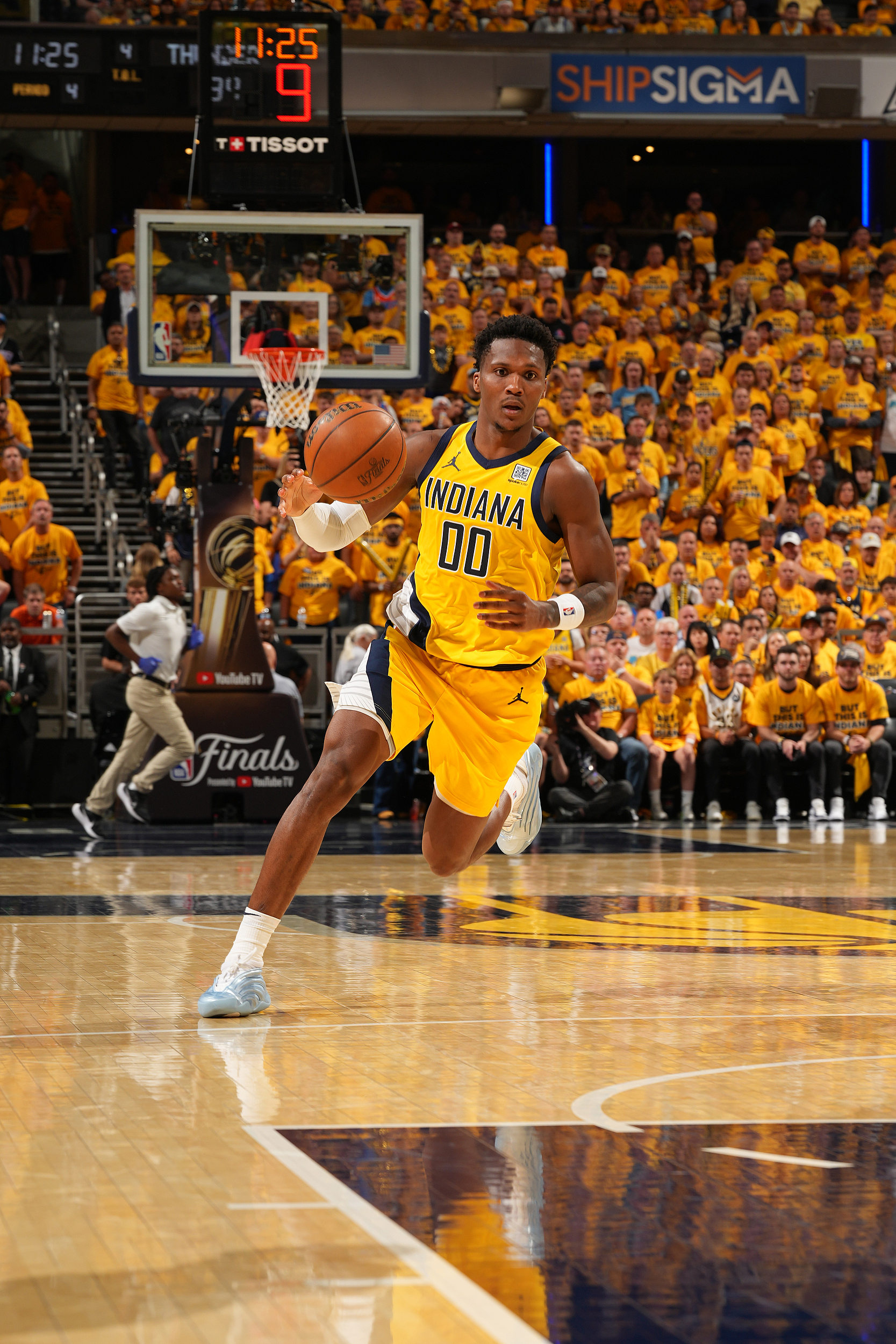 包含加拿大运动员闪耀登场，奋力拼搏的词条