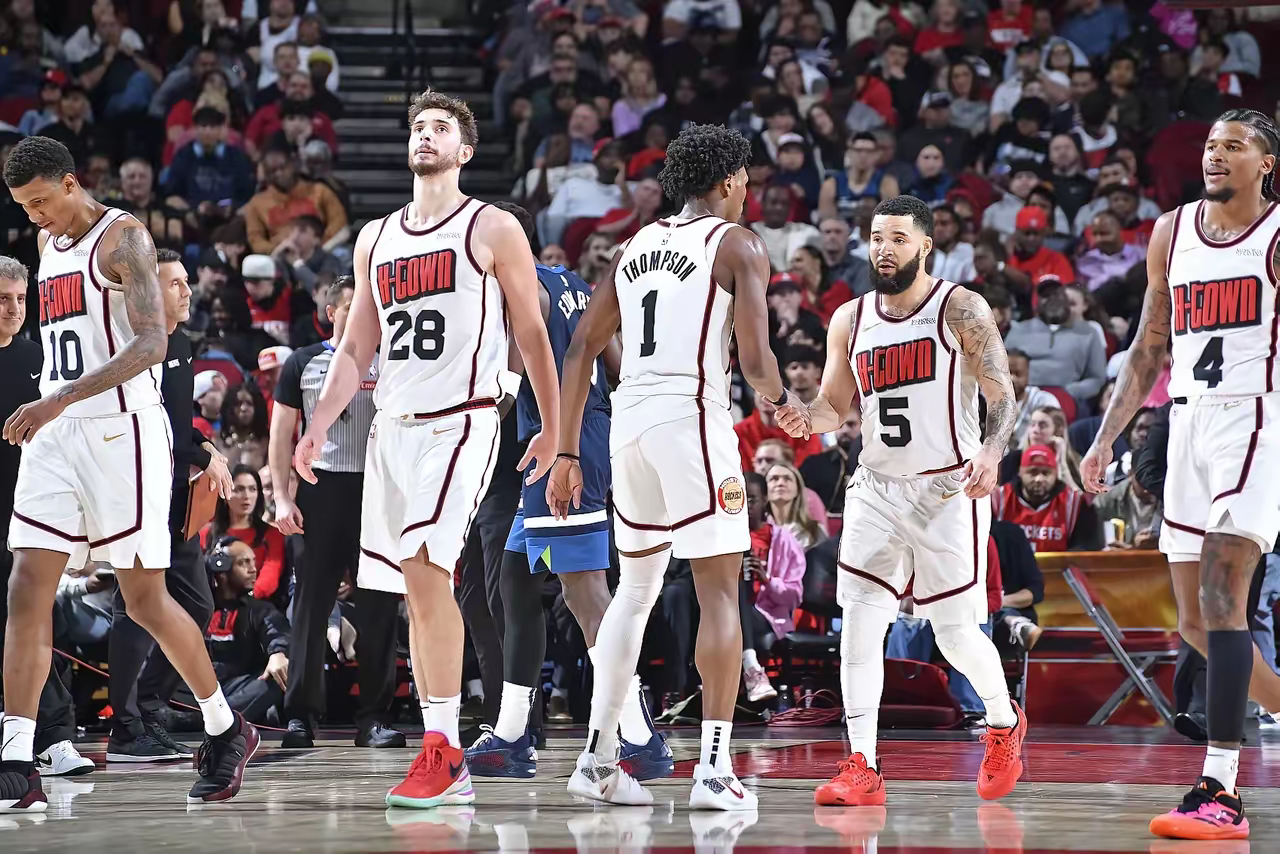 包含火箭队新秀球员连场爆发，场均数据破40进入超级状态的词条