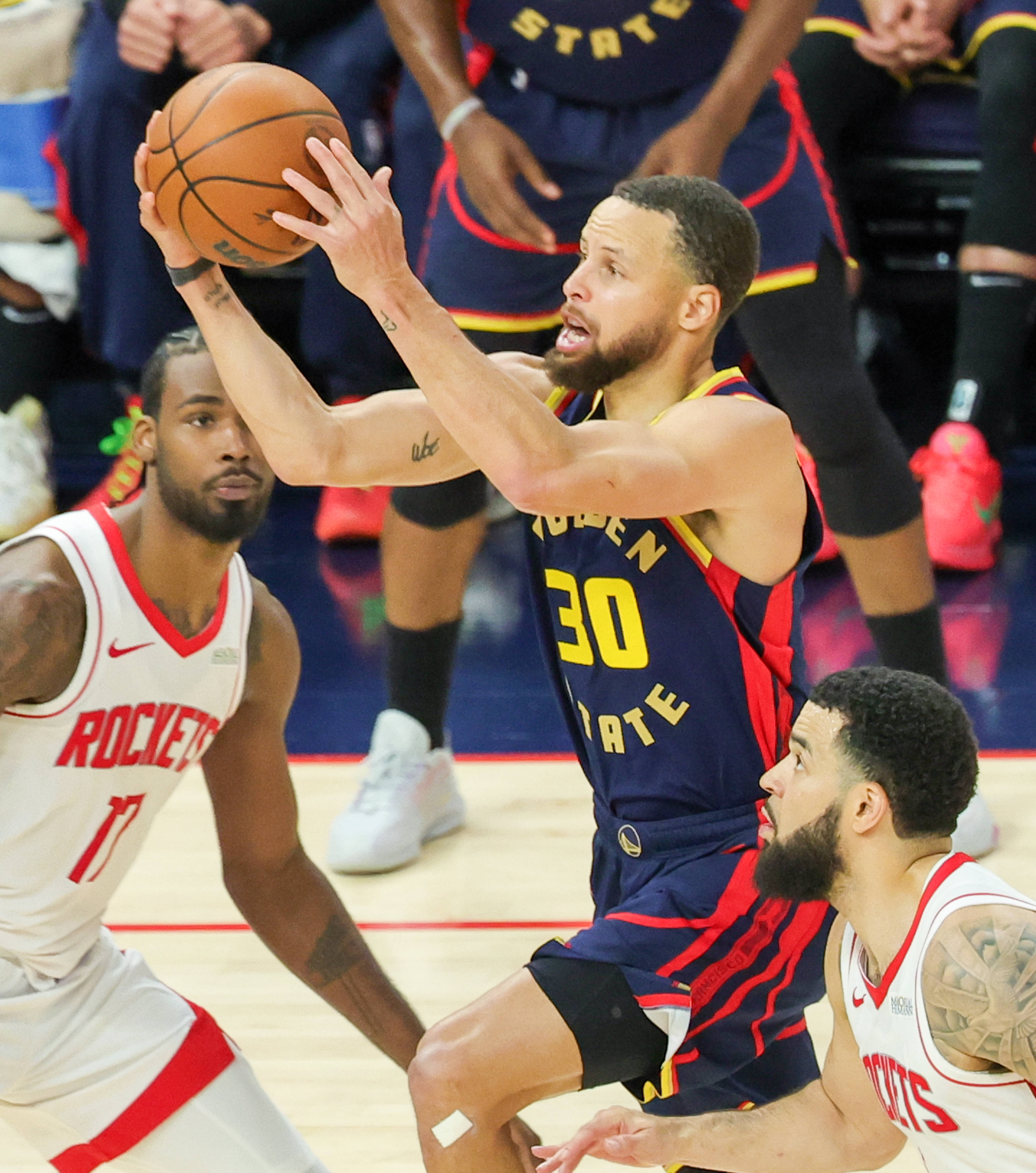 火箭队在季后赛中面临严峻挑战