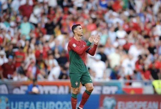 欧洲杯资格赛硝烟弥漫，胜负之争惊心动魄