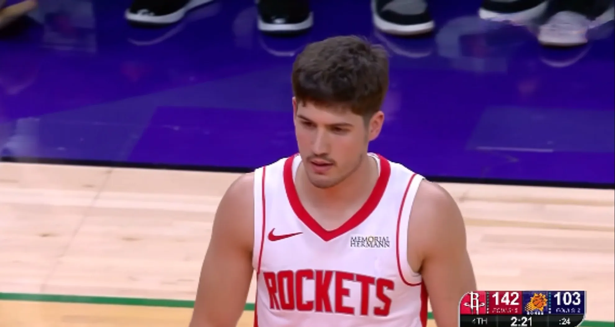 火箭客场逆转太阳，全队发挥出色