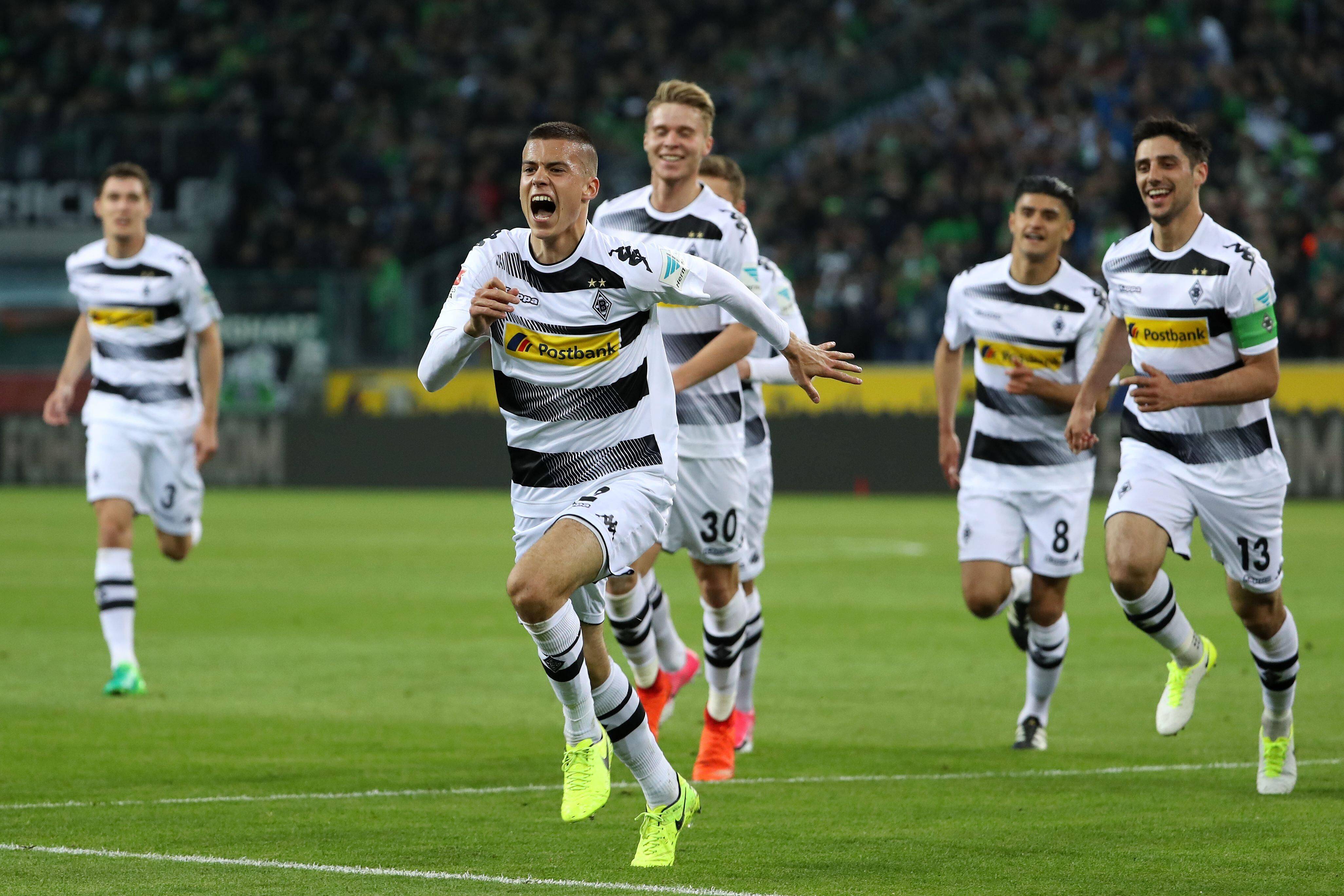 国际足球赛事中，一支球队霸气登场，夺得胜利的简单介绍