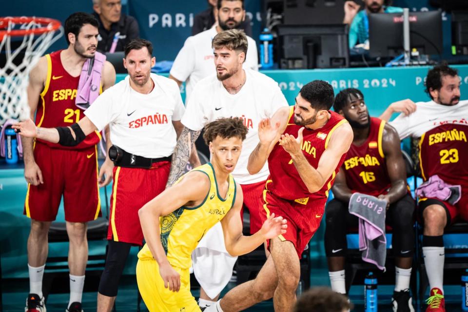 澳大利亚男篮击败西班牙，跻身半决赛的简单介绍