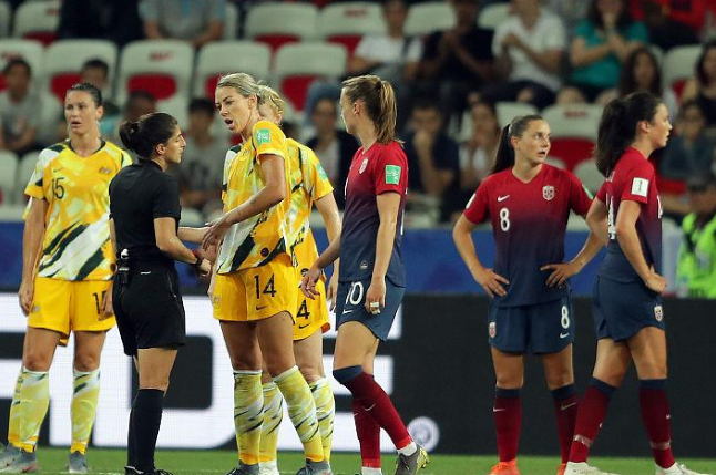 挪威女足在比赛中取得辉煌胜利，成功晋级半决赛的简单介绍