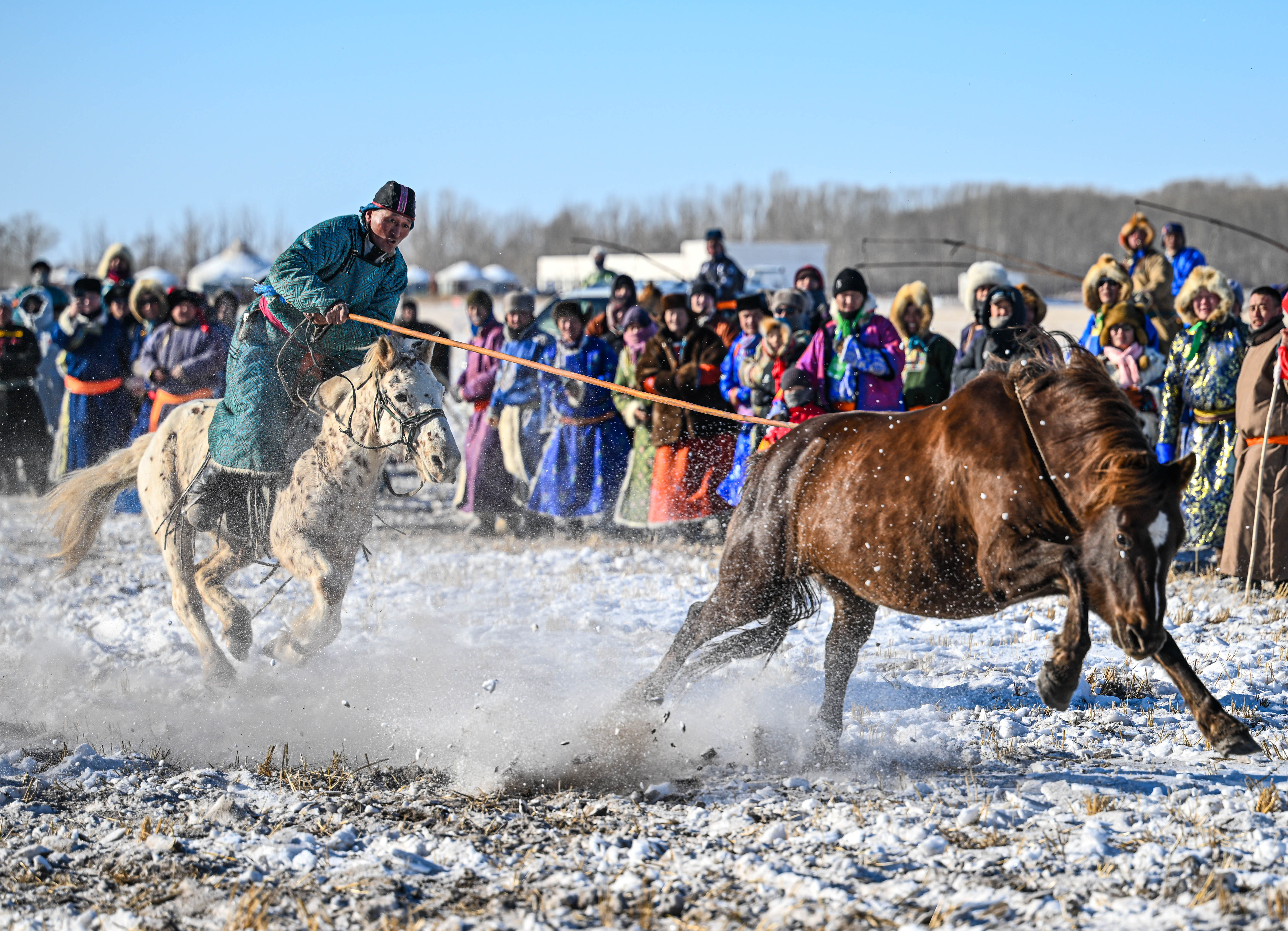 蒙古队在比赛中拼尽全力力挫对手