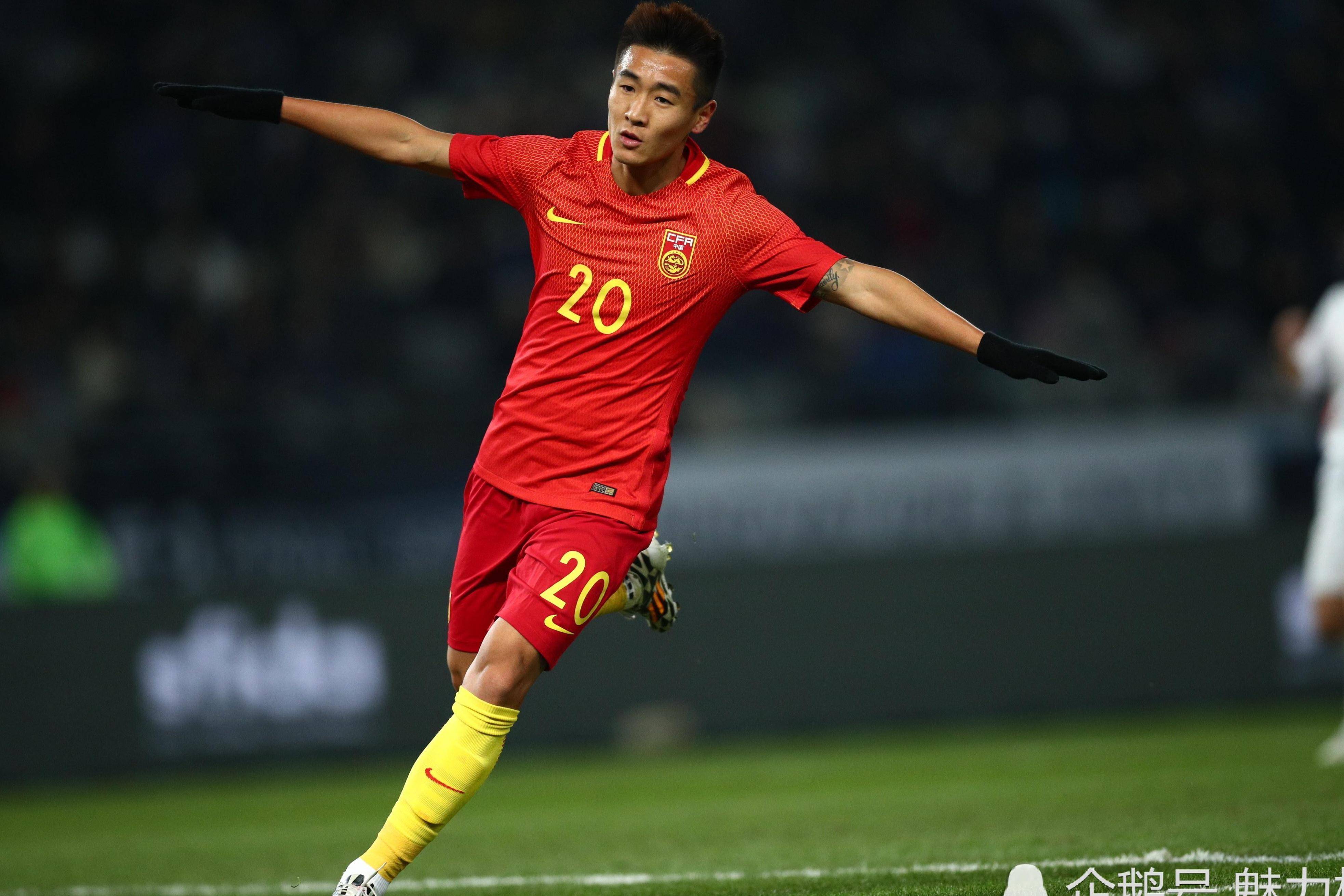 包含足球风云再起，国内球员奋力拼搏争胜的词条