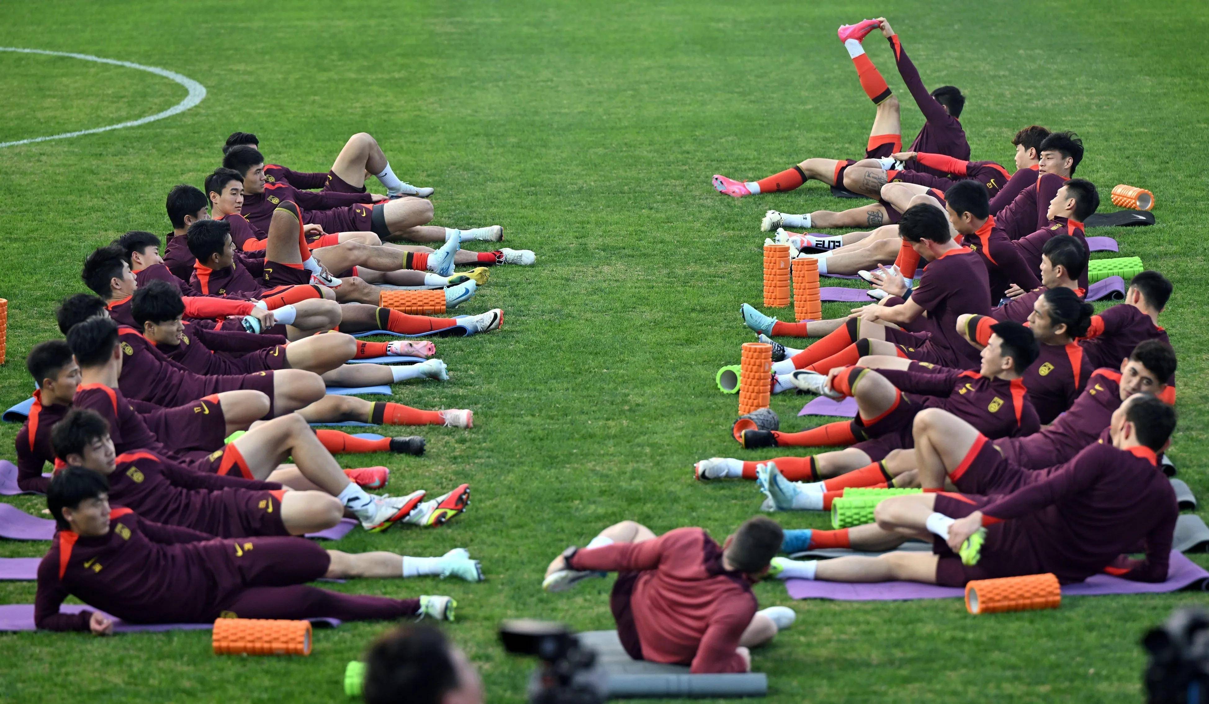 包含足球风云再起，国内球员奋力拼搏争胜的词条