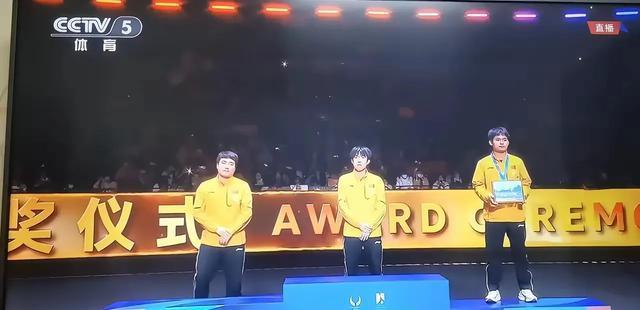 包含亚洲杯篮球锦标赛举办，球队备战冲刺光荣奖杯的词条