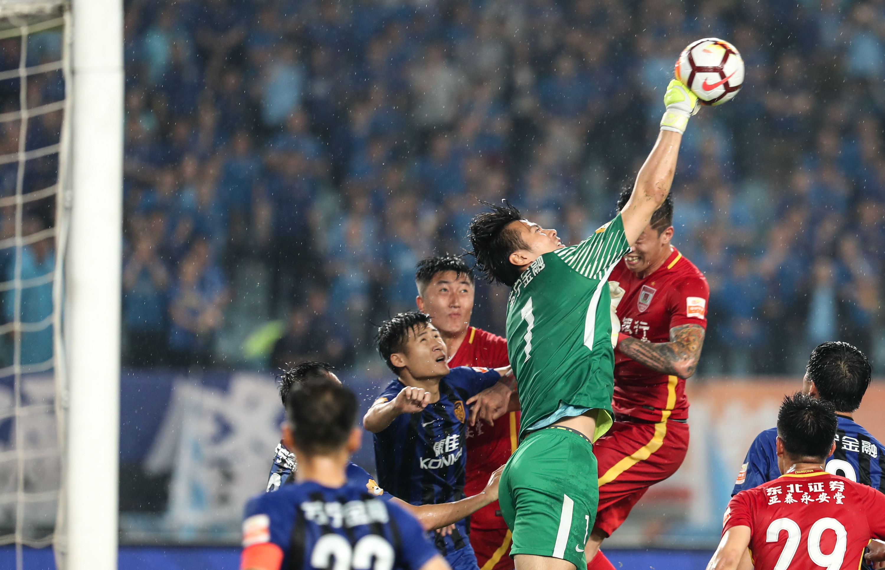 包含江苏苏宁迎来连胜，表现稳步提升的词条