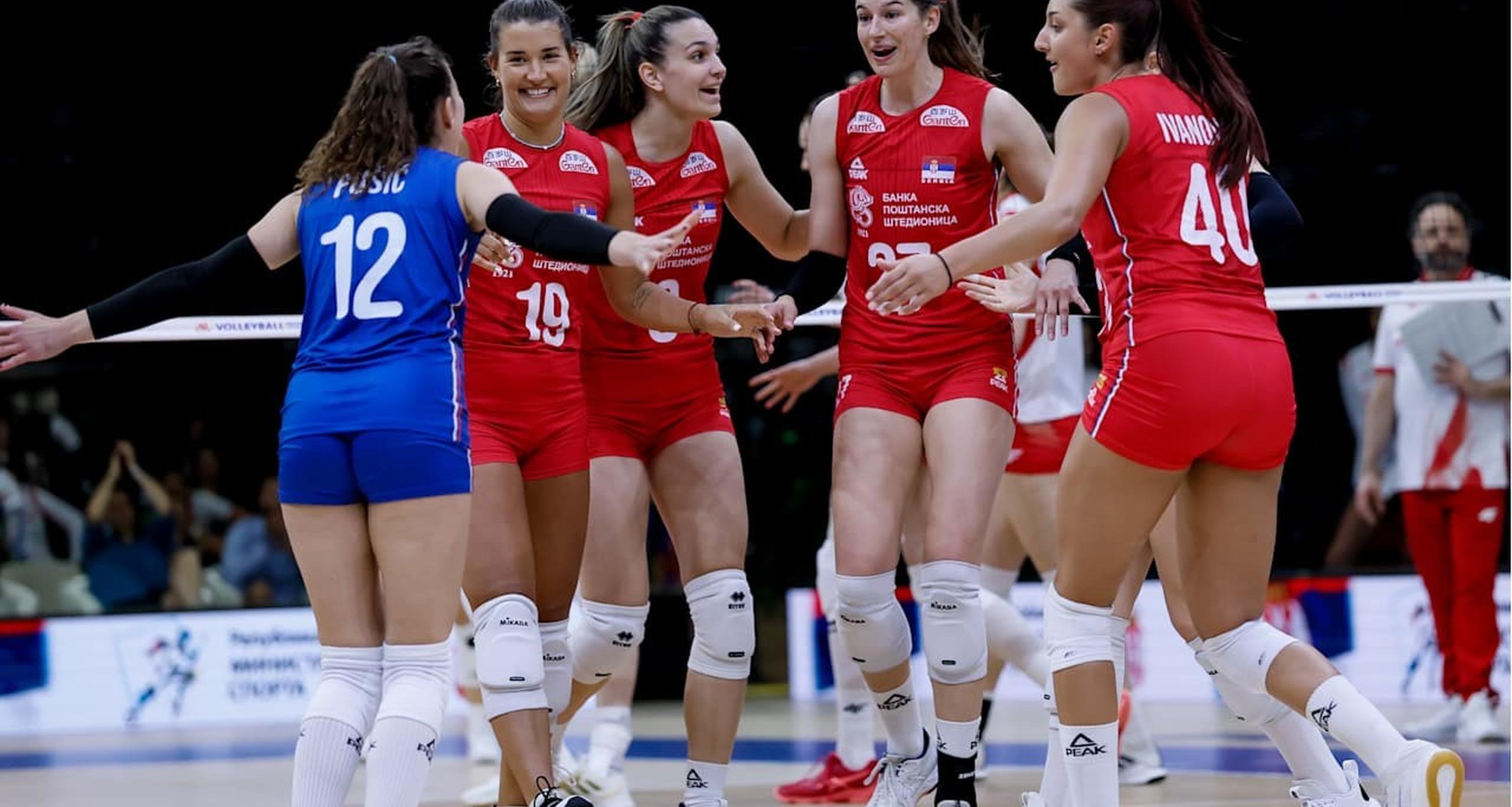 巴西女排选手悲喜交集进入四强