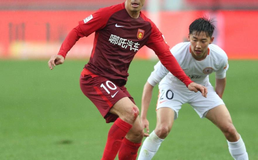 北京人和与河北华夏幸福对决，定位球成关键争夺点