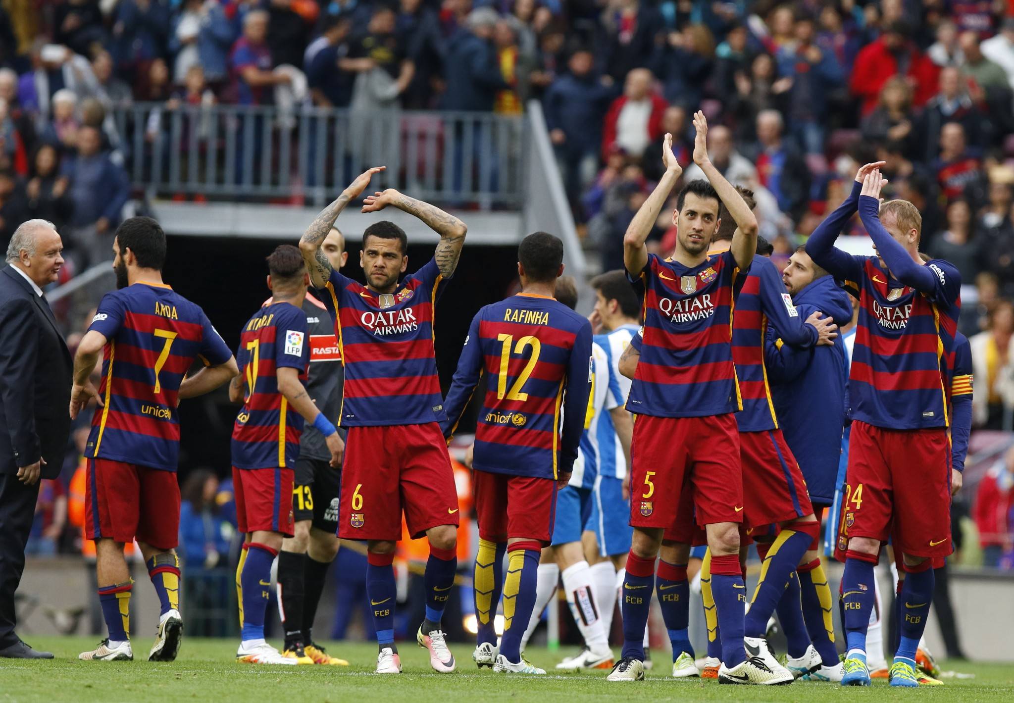 巴黎圣日耳曼狂胜巴塞罗那，提前跻身淘汰赛的简单介绍