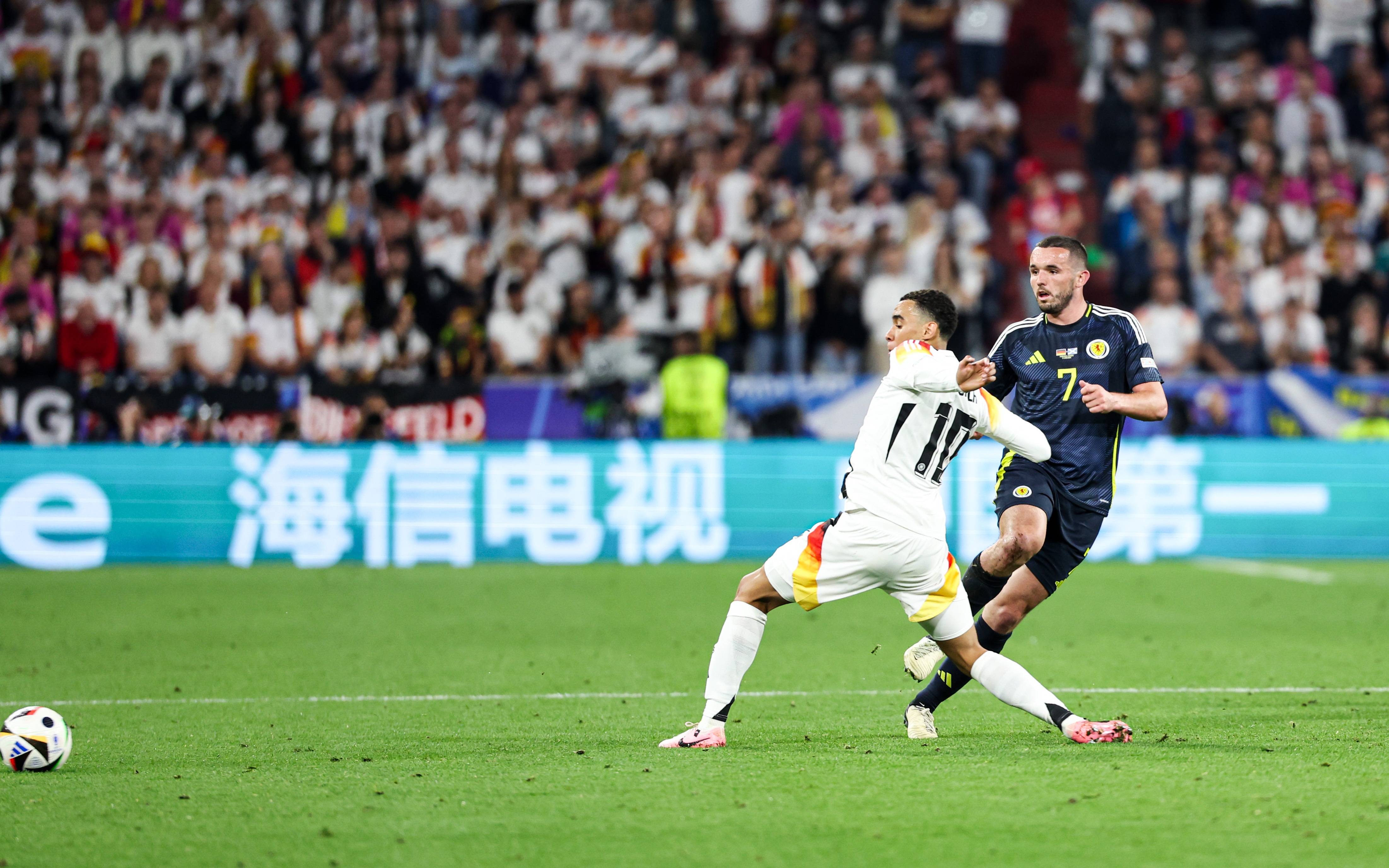 德国队在对阵瑞典的比赛中取得胜利 德国队在对阵瑞典的比赛中取得胜利