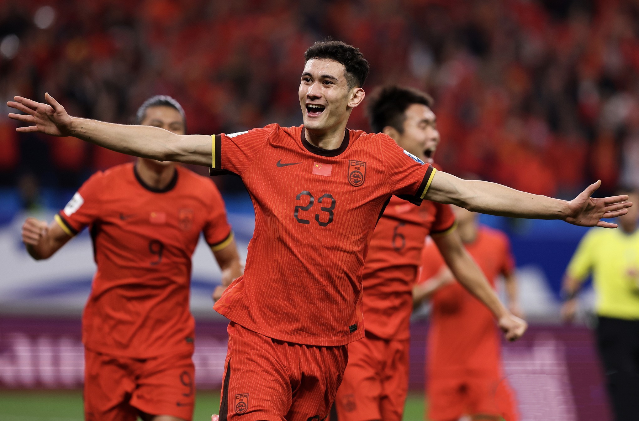 意甲赛场风起云涌,球队众志成城 意甲赛场风起云涌,球队众志成城