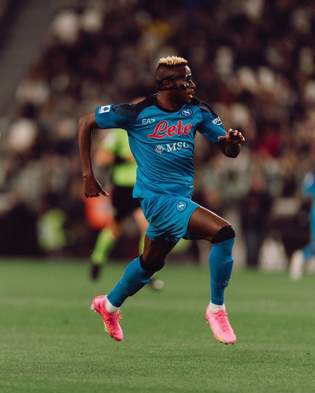 意甲赛场风起云涌,球队众志成城 意甲赛场风起云涌,球队众志成城