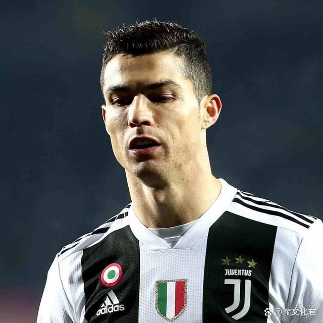 纪念足球传奇！赛季记录赢得尊重