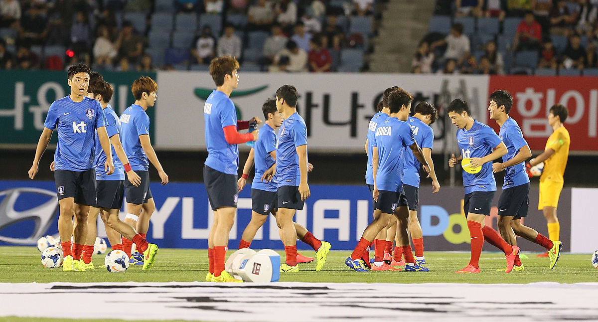 包含弗赖堡客场惨败，积分榜继续下滑的词条