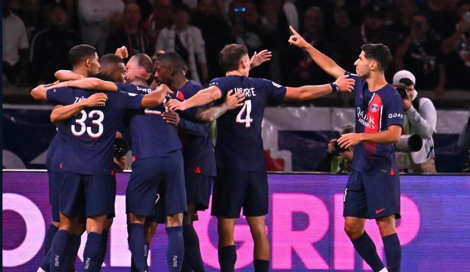 欧洲顶尖联赛赛场上紧张感十足，双方拚尽全力