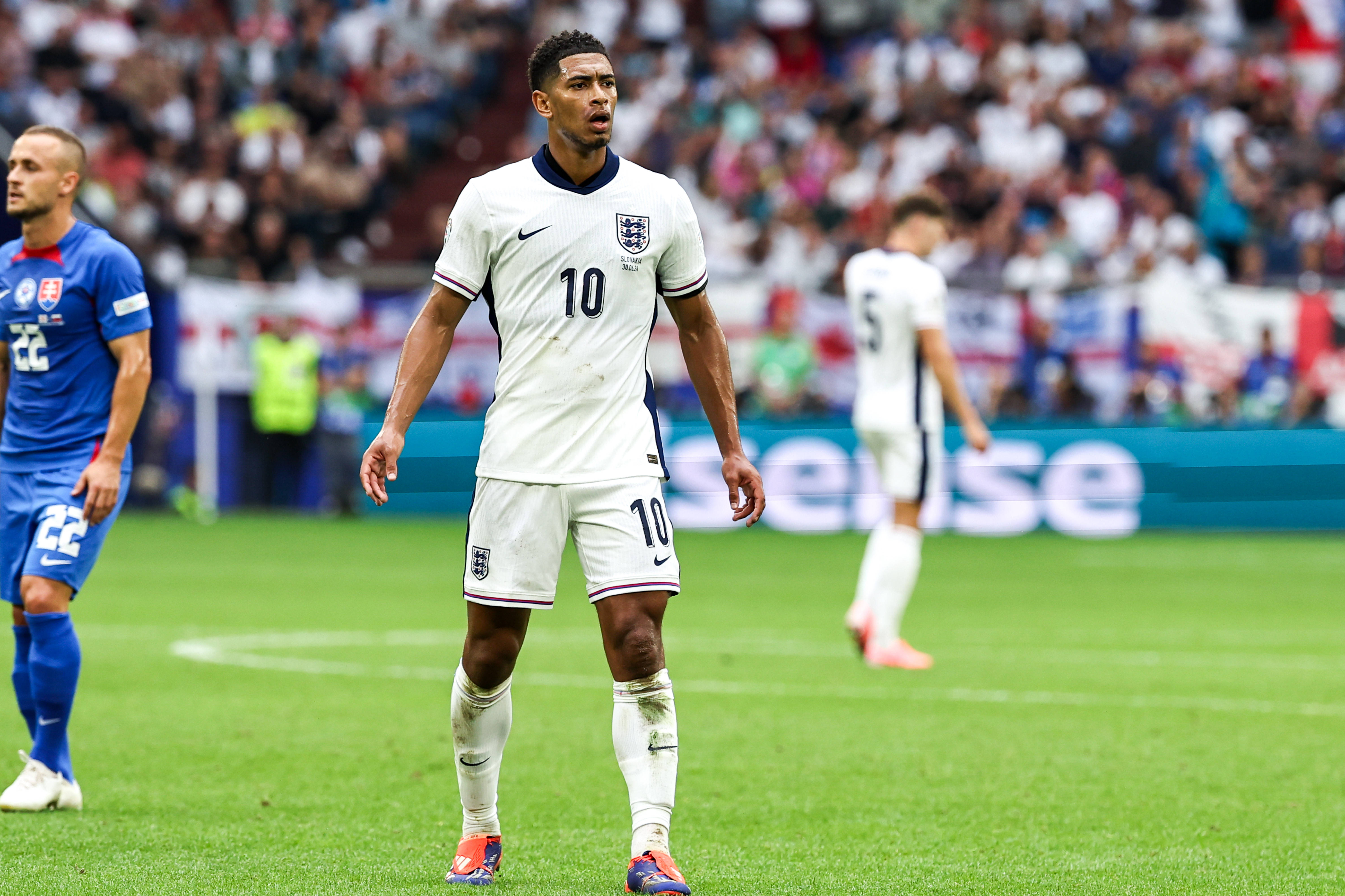 欧洲杯表现抢眼，英格兰队大胜对手