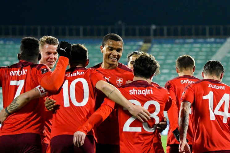 瑞士2-1惊险击败保加利亚，后防线稳固