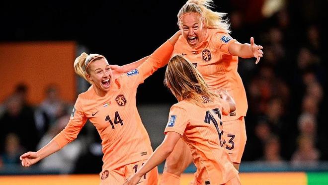 澳大利亚女足再战荷兰女足，拼尽全力