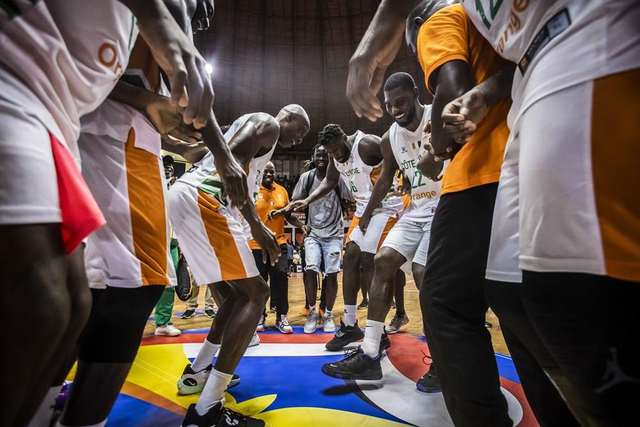 包含科特迪瓦队大获胜利，晋级下一轮的词条